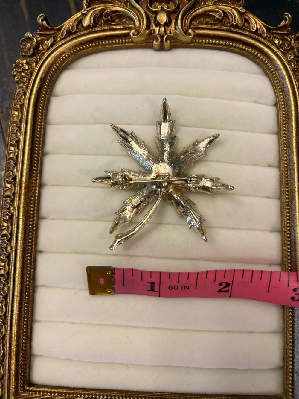 Leaf Brooch Jewelry Gold Tone Pin Nature Classic Elegant‎